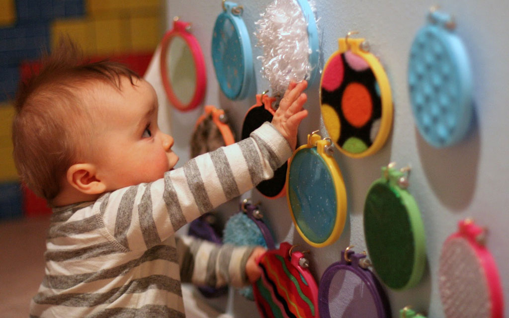 بهترین اسباب بازی ها و لوازم هنری برای کودکان نوپا